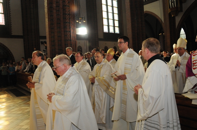 bischofsweihe_von_wolfgang_ipolt_3_20110828_1362120551